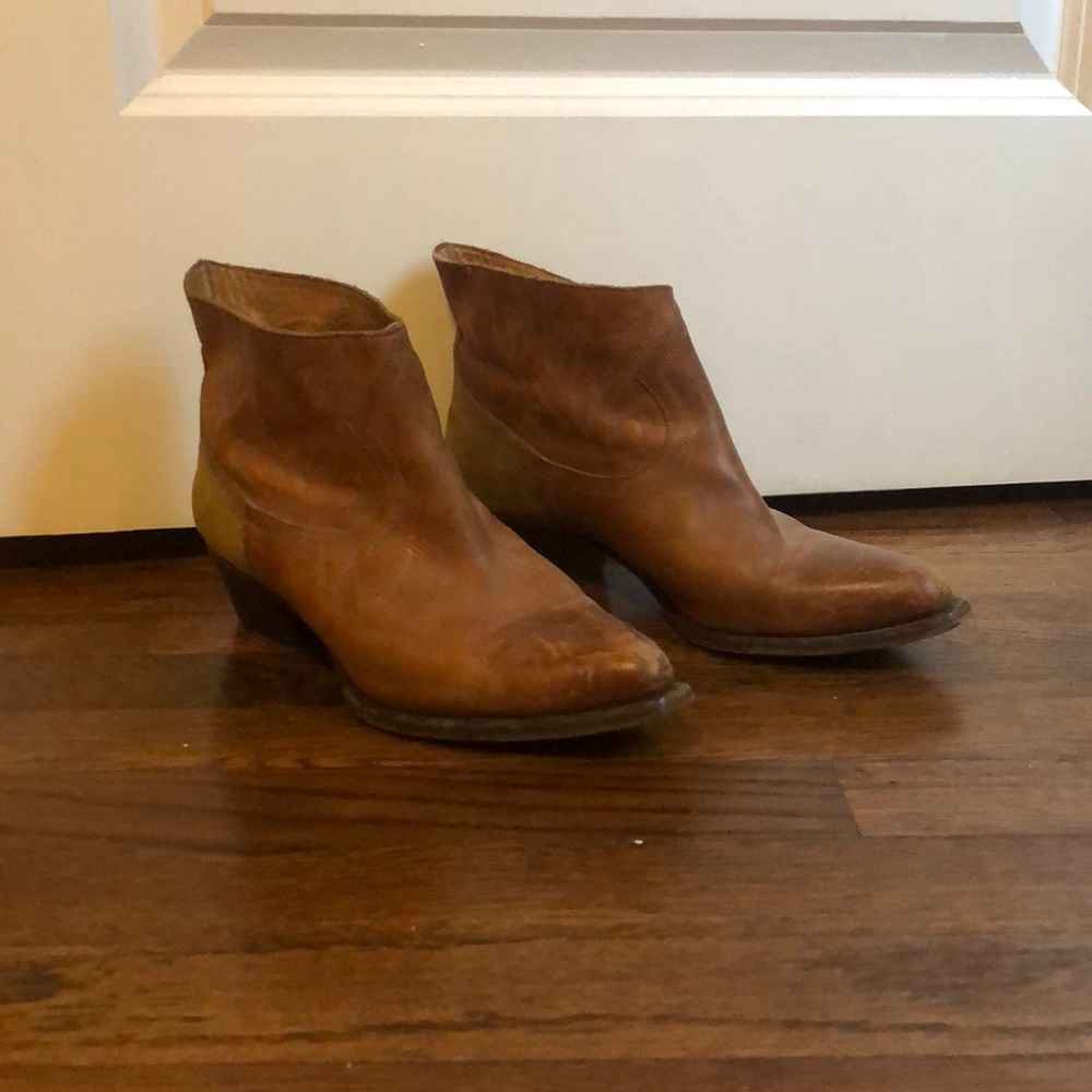 Slip on cow boy ankle boot